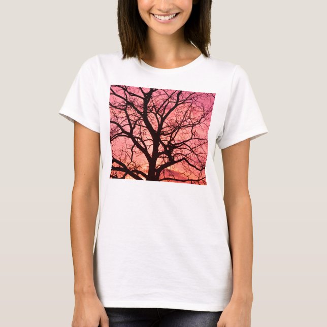 Camiseta Silhueta de árvores escamosas (Frente)