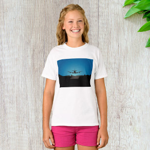 Camiseta Silhueta de aterrissagem de avião à noite