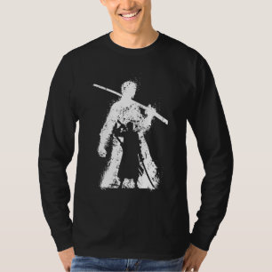 Camiseta Silhueta de Guerreiro com Arte da Espada