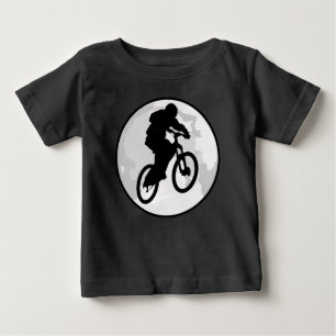Camiseta Silhueta de Saltador de Bicicleta e Lua na Montanh