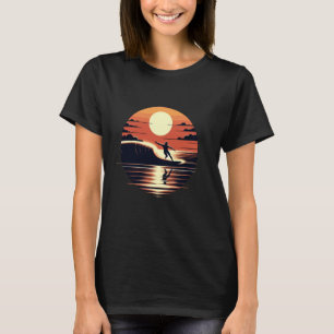 Camiseta Silhueta de Surfista no Pôr do Sol Pegando Ondas M