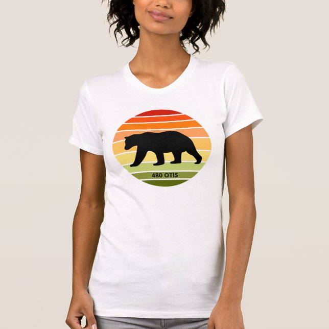 Camiseta Silhueta de Urso Otis 480 sobre Sol Gradiente (Bra (Frente)