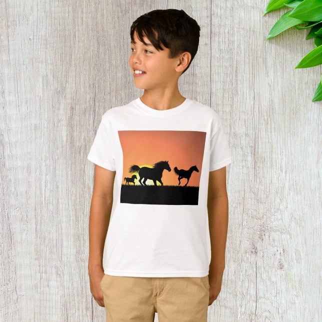 Camiseta Silhueta do pôr do sol de cavalos selvagens (Criador carregado)
