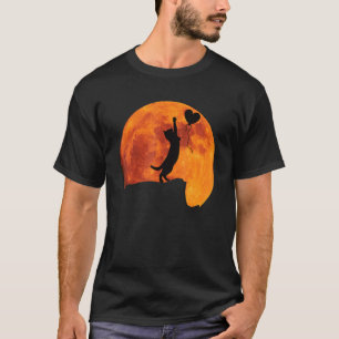 Camiseta Silhueta Gato na Lua cheia com coração. Beautifu