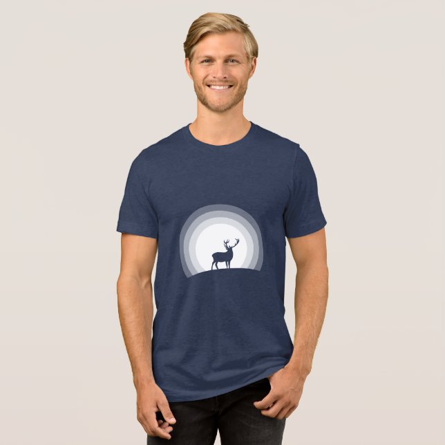Camiseta Silhueta Majestosa de Veado sob a Luz Lunar (Frente Completa)
