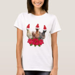 Camiseta Silkie Bantam Chicken Christmas Santa Hat<br><div class="desc">Uma adorável trio de Galinhas Silkie Bantam vestindo chapéus de Papai Noel.  Essa design também apresenta algumas flores de poinsettia com gotas de chuva nas folhas.  Perfeito por adicionar um toque temático de aves ao Natal da sua fazenda.</div>