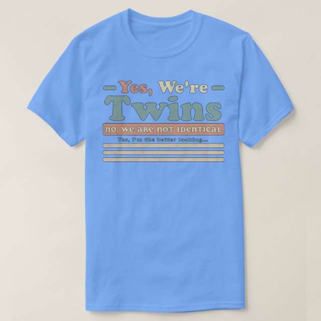 Camiseta Sim Eram Gêmeos Não Somos Idênticos Gêmeos Engraça (Frente do Design)