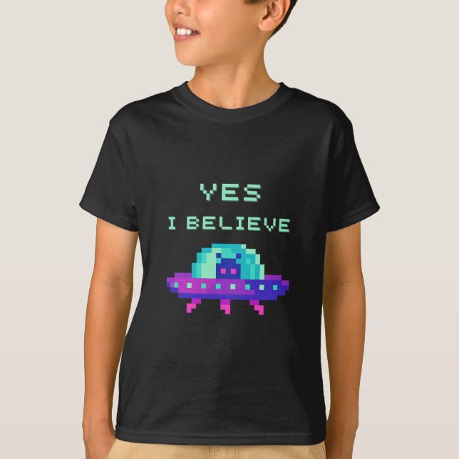 Camiseta Sim, Eu Acredito Que Alienígena Voando OFO Espacha (Frente)