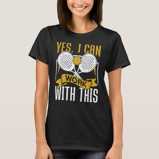 Camiseta Sim, Eu Posso Trabalhar Com Este Padel Tênis Funny (Frente)