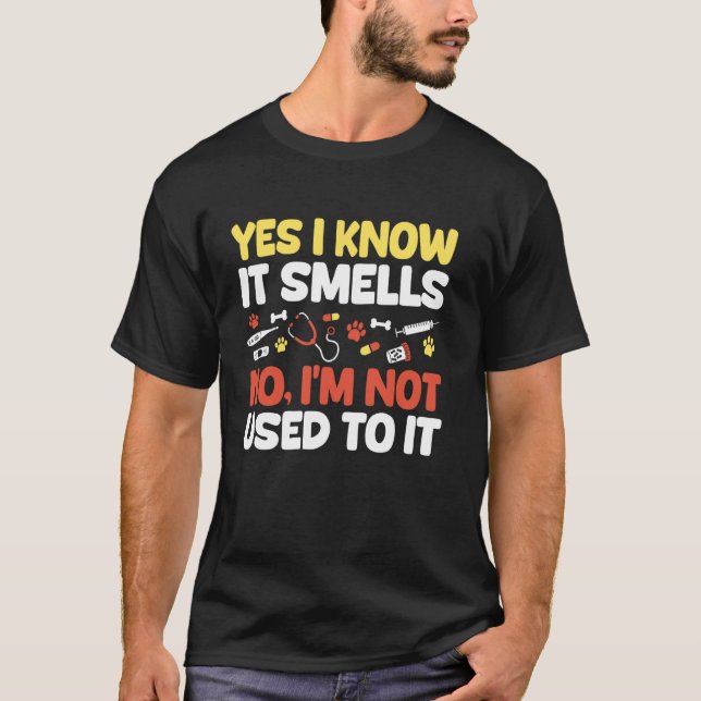 Camiseta Sim, Eu Sei Que Cheira Assistente Técnico Veteriná (Frente)