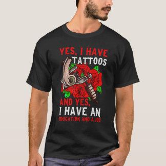 Camiseta Sim, Eu Tenho Tatuagens Uma Educação E Um Emprego 