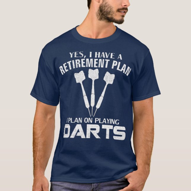 Camiseta Sim, Eu Tenho Um Plano De Aposentação Dart Engraça (Frente)