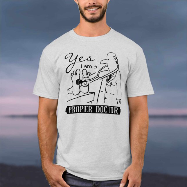 Camiseta Sim, sou um médico adequado. (Criador carregado)