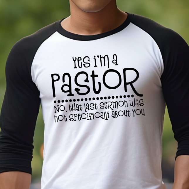 Camiseta Sim, sou um Pastor Engraçado Cristão (Criador carregado)