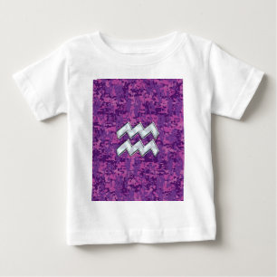 Camiseta Símbolo Aquarius Zodiac na Camuflagem Digital Rosa