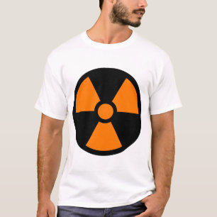 Camiseta Símbolo Laranja Trefoil no Fundo Negro