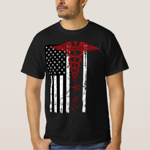 Camiseta Símbolo médico de bandeira dos EUA Símbolo negro C