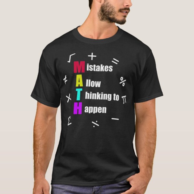 Camiseta Símbolos Matemáticos Erros Permitem Pensar Em Mart (Frente)