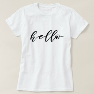 Camiseta Simples Design de Alô em Linda Típica Script