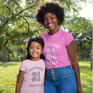 Camiseta Simples PROVERBS 31 Filha Mãe Cristã da MAMA