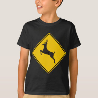 Camiseta Sinal da estrada do cruzamento dos cervos