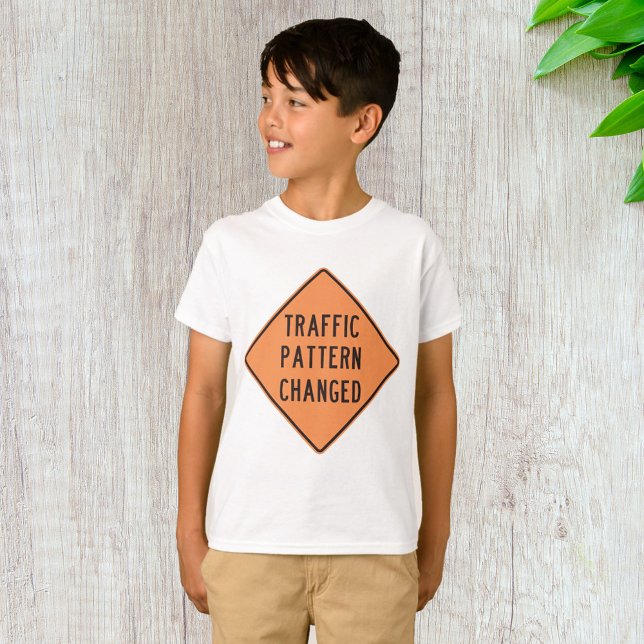 Camiseta Sinal de Aviso de Mudança no Padrão de Tráfego Lar (Criador carregado)