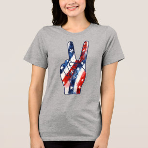 Camiseta Sinal de Paz Patriótico com Mão Ondulante e Padrão