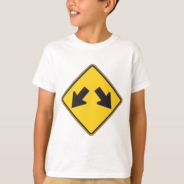 Camiseta Sinal de Trânsito de Advertência com Duas Setas pa (Frente)