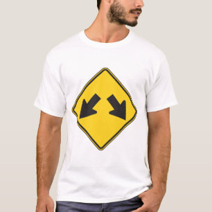 Camiseta Sinal de Trânsito de Aviso com Duas Setas para Bai