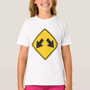 Camiseta Sinal de Trânsito de Aviso com Duas Setas para Bai