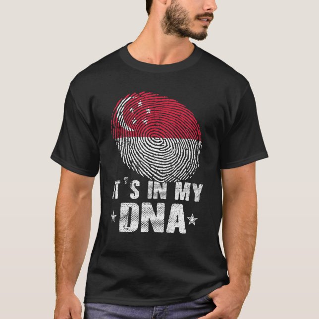 Camiseta Sinalizador de Cingapura Imprimida Está no Meu Adn (Frente)
