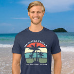 Camiseta Sindicato da família Beach Legal Palm Tree Sunset<br><div class="desc">Fofo de reunião familiar de verão em férias de praia em três camisetas para pai e vovô vestirem em um cruzeiro ilha ou uma viagem à beira-mar tropical. Possui belas palmeiras em frente a um pôr do sol bonito. Camisetas personalizadas perfeitas para todos os homens de um grupo. Personalizar com...</div>