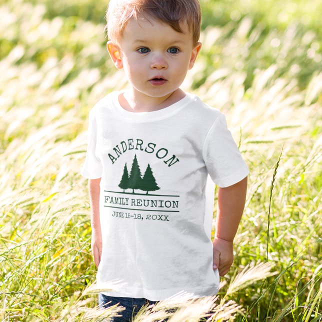Camiseta Sindicato da Família Rustic Pine Trees Kid (Customize to change text size. Choose from a variety of shirt colors and styles.)