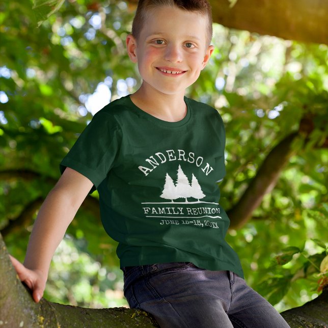 Camiseta Sindicato da Família Rustic Pine Trees Kid's Green (Customize to change text size. Choose from a variety of shirt colors and styles.)