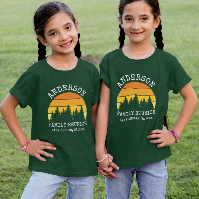 Camiseta Sindicato Familiar Pine Trees Sunset Girls Green (Customize to change text size. Choose from a variety of shirt sizes and styles.)