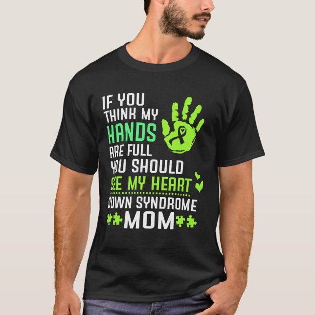 Camiseta Síndrome de Down Mãe Mãos Cheios Veem Coração (Frente)