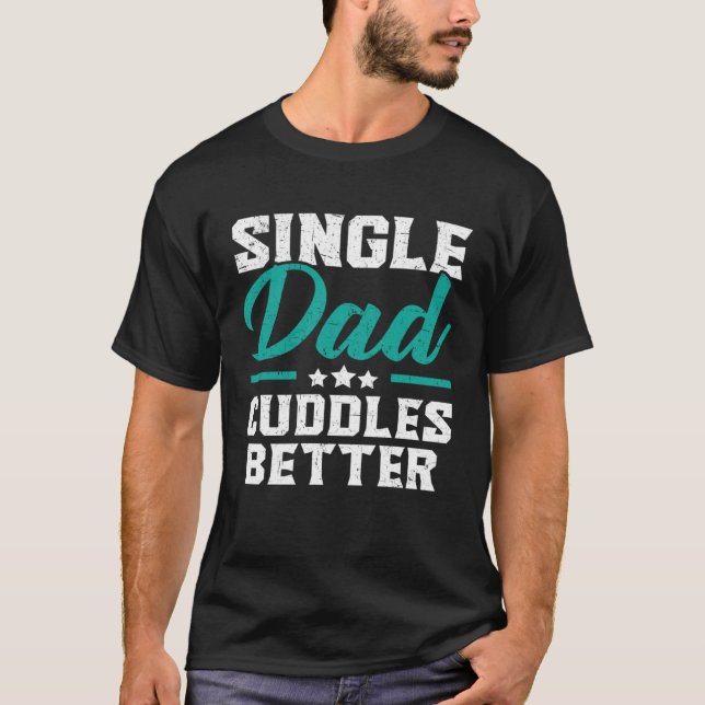 Camiseta Single Dad Cuddles Better Fatherhood Fathers Day (Frente)