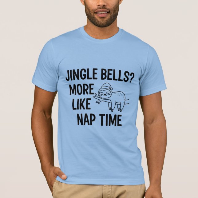 Camiseta Sinos de Natal Mais Como Hora da Soneca | Sloth Na (Frente)