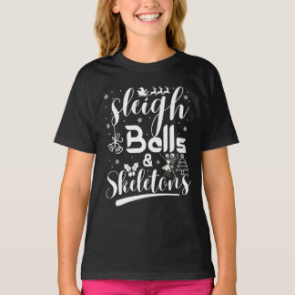 Camiseta Sinos de trenó e esqueletos dançando Natal engraça