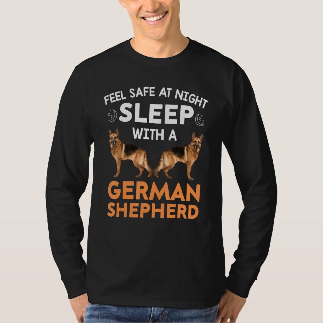Camiseta Sinta-Se Seguro À Noite Com Um German shepherd (Frente)
