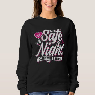 Camiseta Sinta-Se Seguro Ao Dormir À Noite Com Uma Enfermei