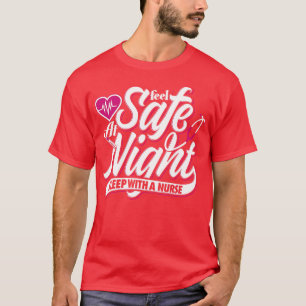 Camiseta Sinta-Se Seguro Ao Dormir À Noite Com Uma Enfermei