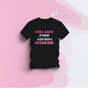 Camiseta Sinta-se seguro no sono noturno com uma enfermeira