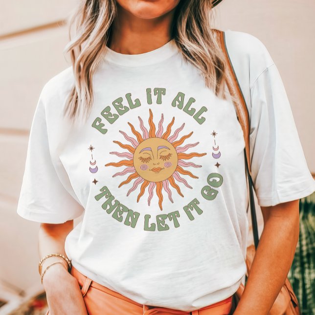 Camiseta Sinta Tudo e Depois Deixe Ir Sol Retro Boho (Criador carregado)