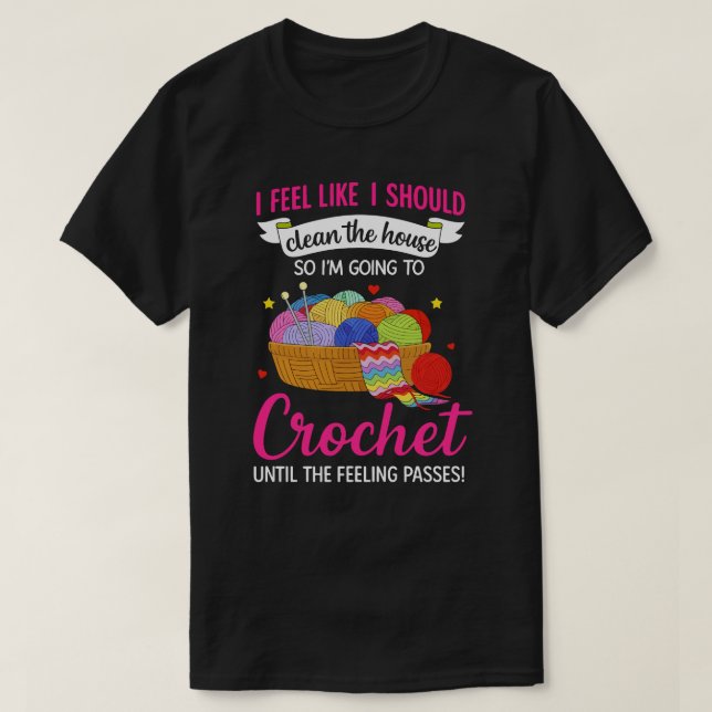 Camiseta Sinto que Deveria Limpar a Casa para a qual Estou  (Frente do Design)