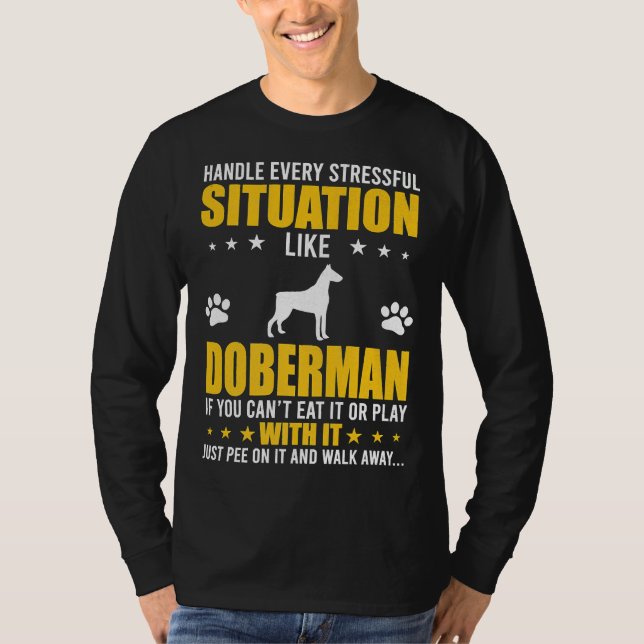 Camiseta Situação Estressante Duplos Cachorros Doberman (Frente)