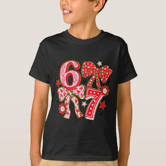 Camiseta Six Seven 67 Meme Coquette Bow 6 7 Valentines Day  (Frente)