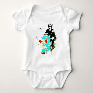 Camiseta Ska em um Scoot. O anos 80 Ska dirigindo um patine