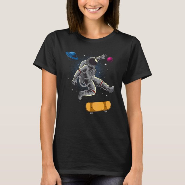 Camiseta Skateboard Astronauta No Espaço Entre Os Planetas  (Frente)