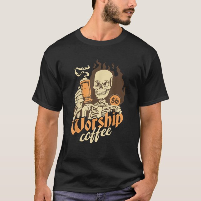 Camiseta Skeleton Coffee Culto Gótico Dardo Humor Gótico Co (Frente)